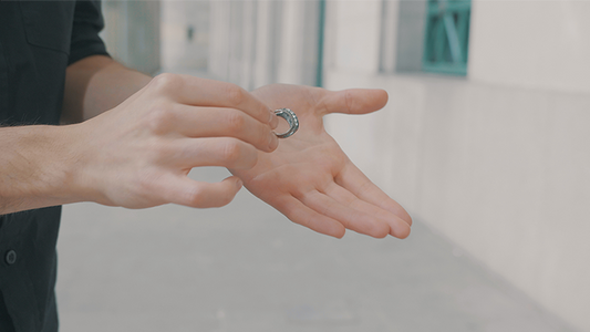 CYCLIC RING (Black Gimmick and Online Instructions) by Rodrigo Romano - Trick