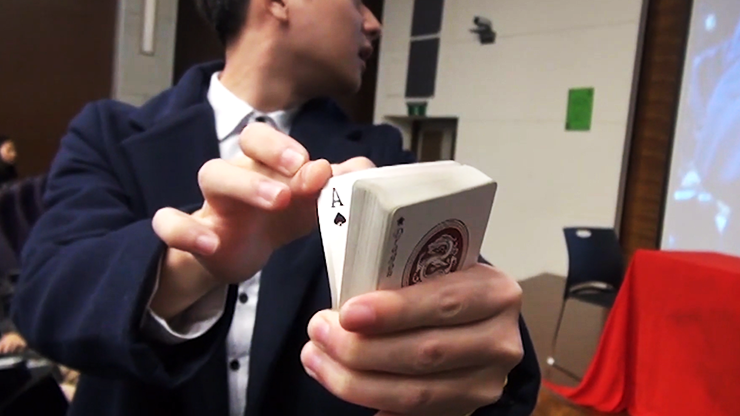 Ultimate Tossed Out Deck (Gimmicks and Online Instructions) by Himitsu Magic - Trick