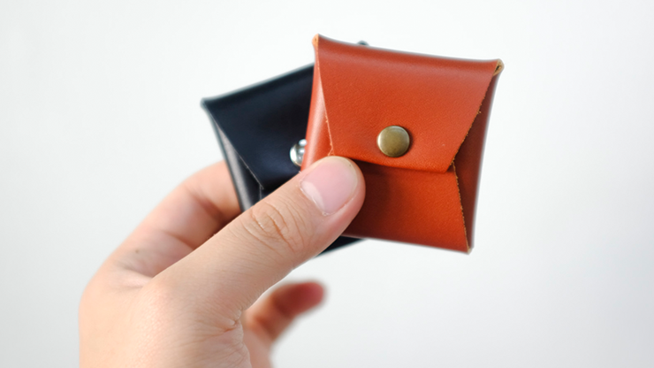 Square Coin Case (Black Leather) by Gentle Magic - Trick