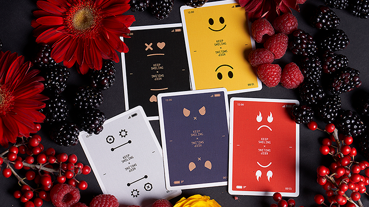 Keep Smiling Pearl Gold V2 Playing Cards by Bocopo