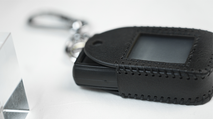 Palm Peeker Keychain Case by PITATA MAGIC - Trick